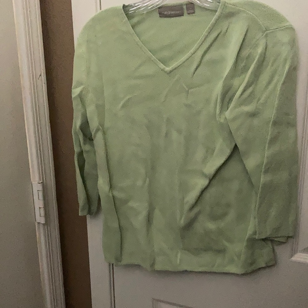 FINAL MARKDOWN Croft and barrow v neck top medium